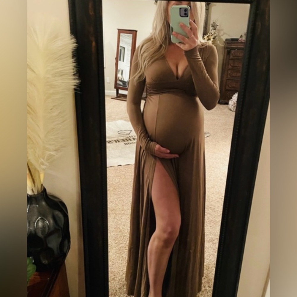 Maternity maxi photoshoot dress